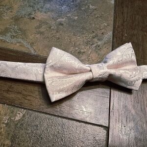 EUC Stacy Adams Pink Paisley Bowtie